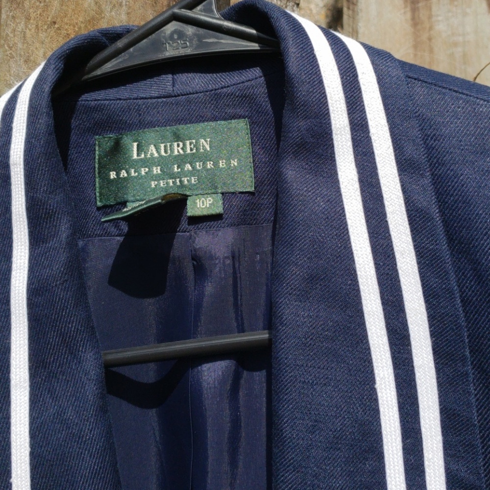 Blazer - Picture 2 of 2